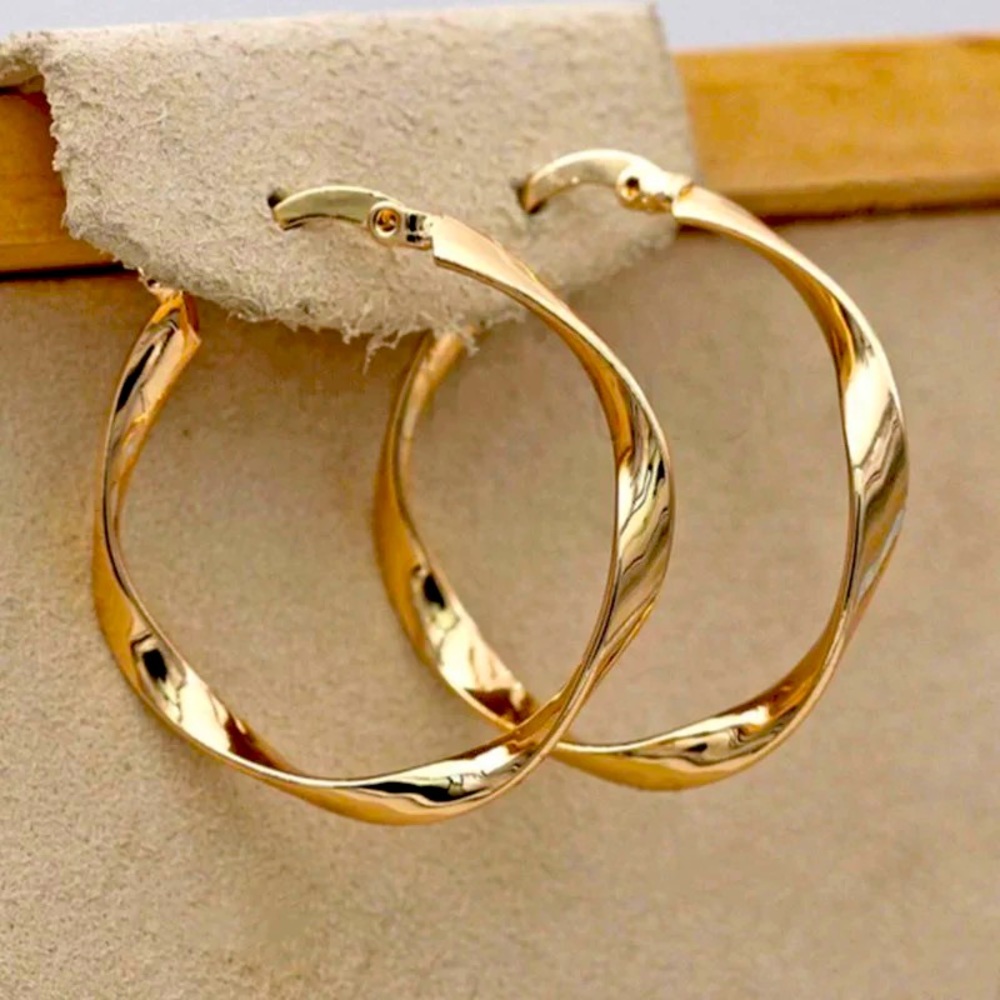 🌟NEW🌟 18k Gold Twisted Hoops